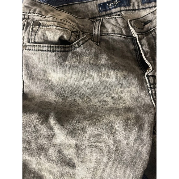 Jessica Simpson Forever Skinny Y2K Style Leopard Acid Wash Jean Low Rise Size 27 - Picture 4 of 13